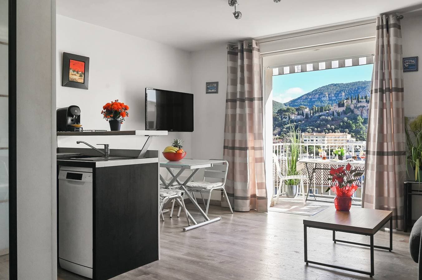 Foto 3 von 22: Appartement „Le Panorama“ mit Meerblick, Balkon, WLAN und Parkplatz