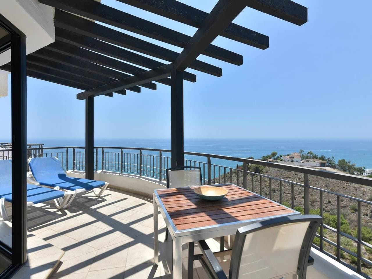 Foto 5 von 17: Apartamento Vista mar frontal con parking