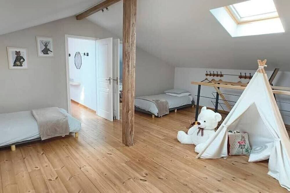 Foto 3 von 25: Large, friendly and bright villa with pool