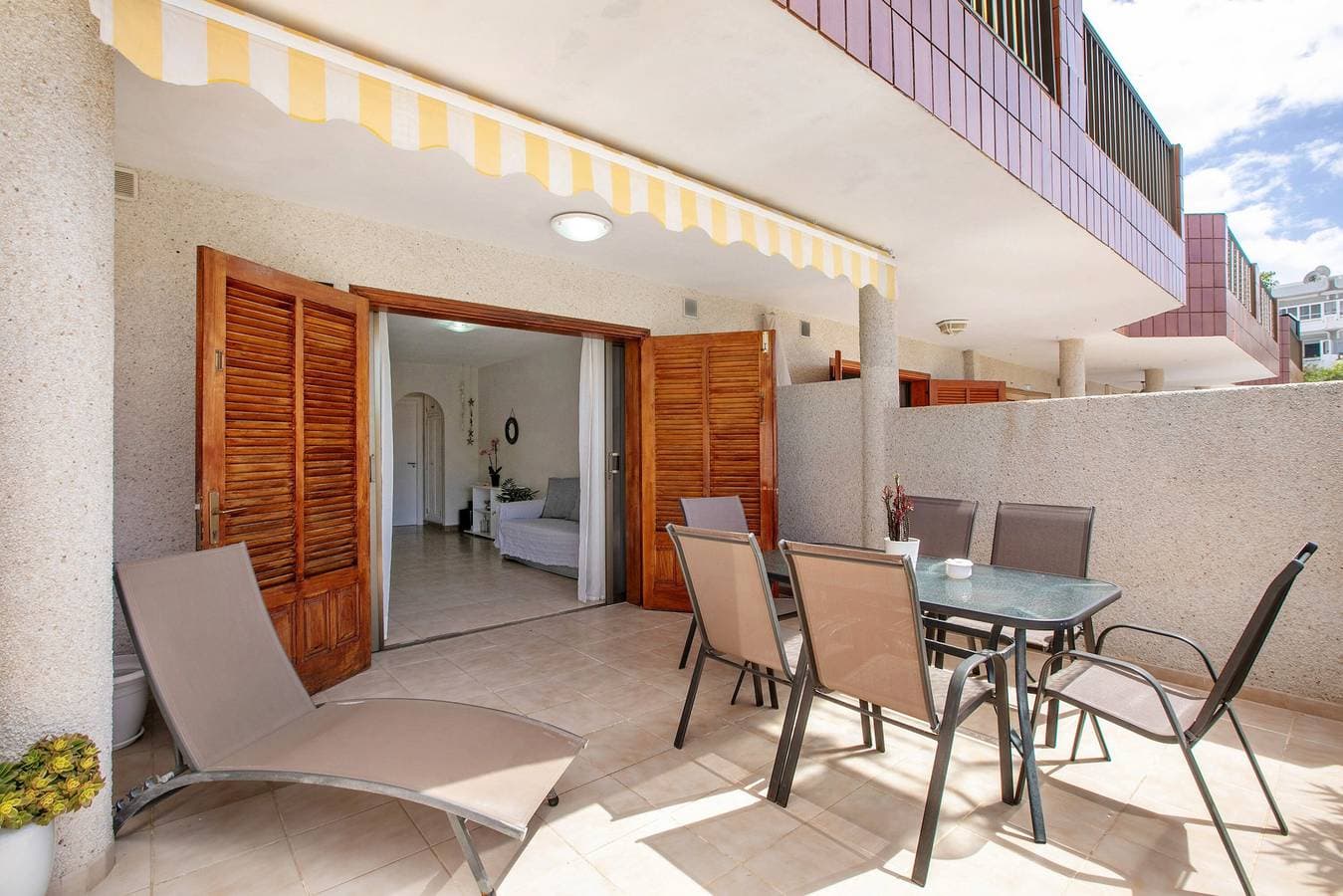 Foto 4 von 31: Helles Apartment auf Teneriffa nahe Strand: Pool, private Terrasse & WLAN