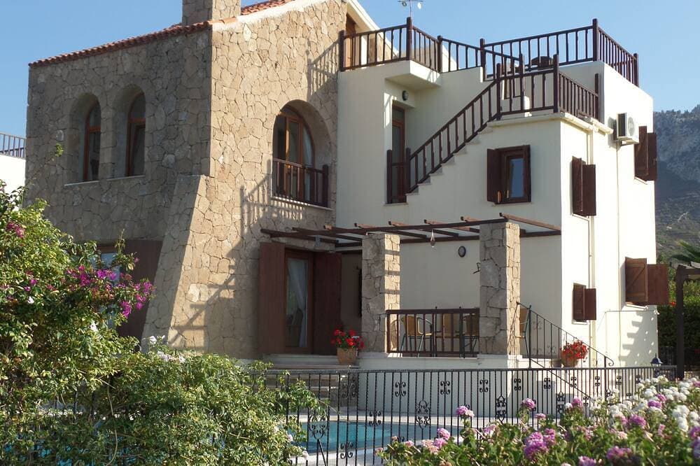 Erstaunliche Villa Mit Aussergewöhnlichem Meer- Und Bergblick. Privater Pool & Gärten 1