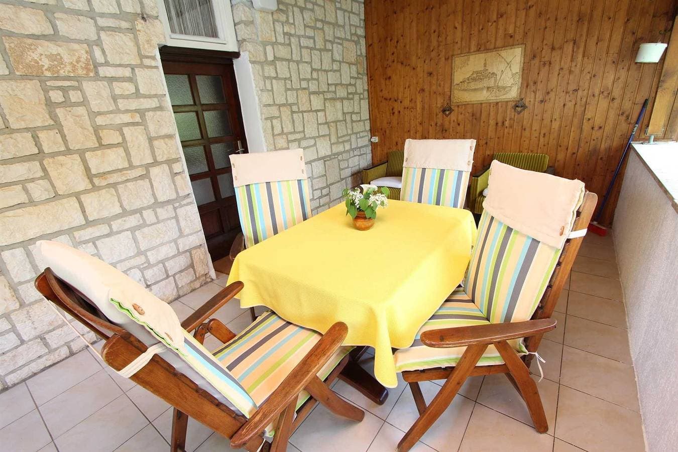 Foto 2 von 18: Goga Ferienwohnung mit 1 Schlafzimmer mit Terrasse 1
