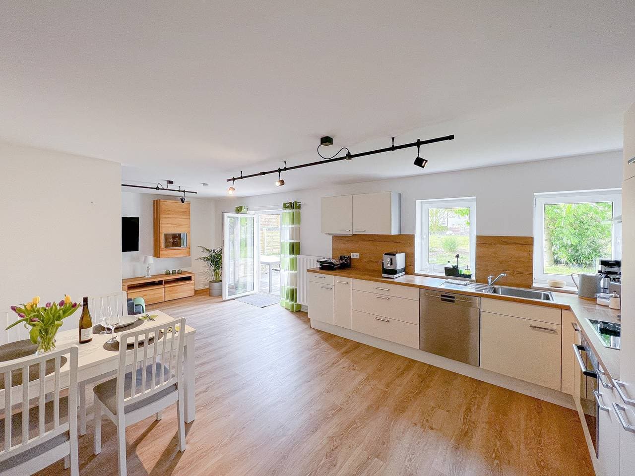 Foto 4 von 8: Ferienwohnung Weininsel - Ferienwohnung (75 qm) mit eigener Terrasse