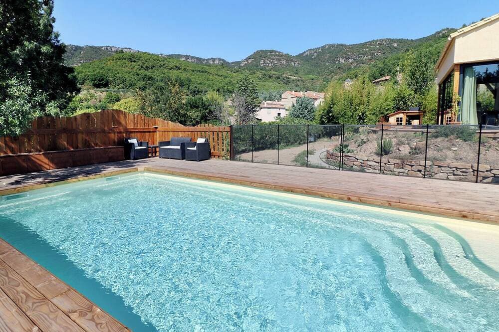 Comfortable gîte in a quiet, green setting. With swimming pool 1
