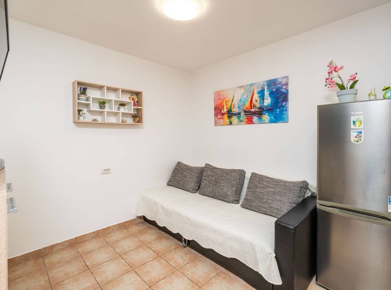 Foto 4 von 50: Apartment Lolo - Two Bedroom Apartment with Loggia and Street View