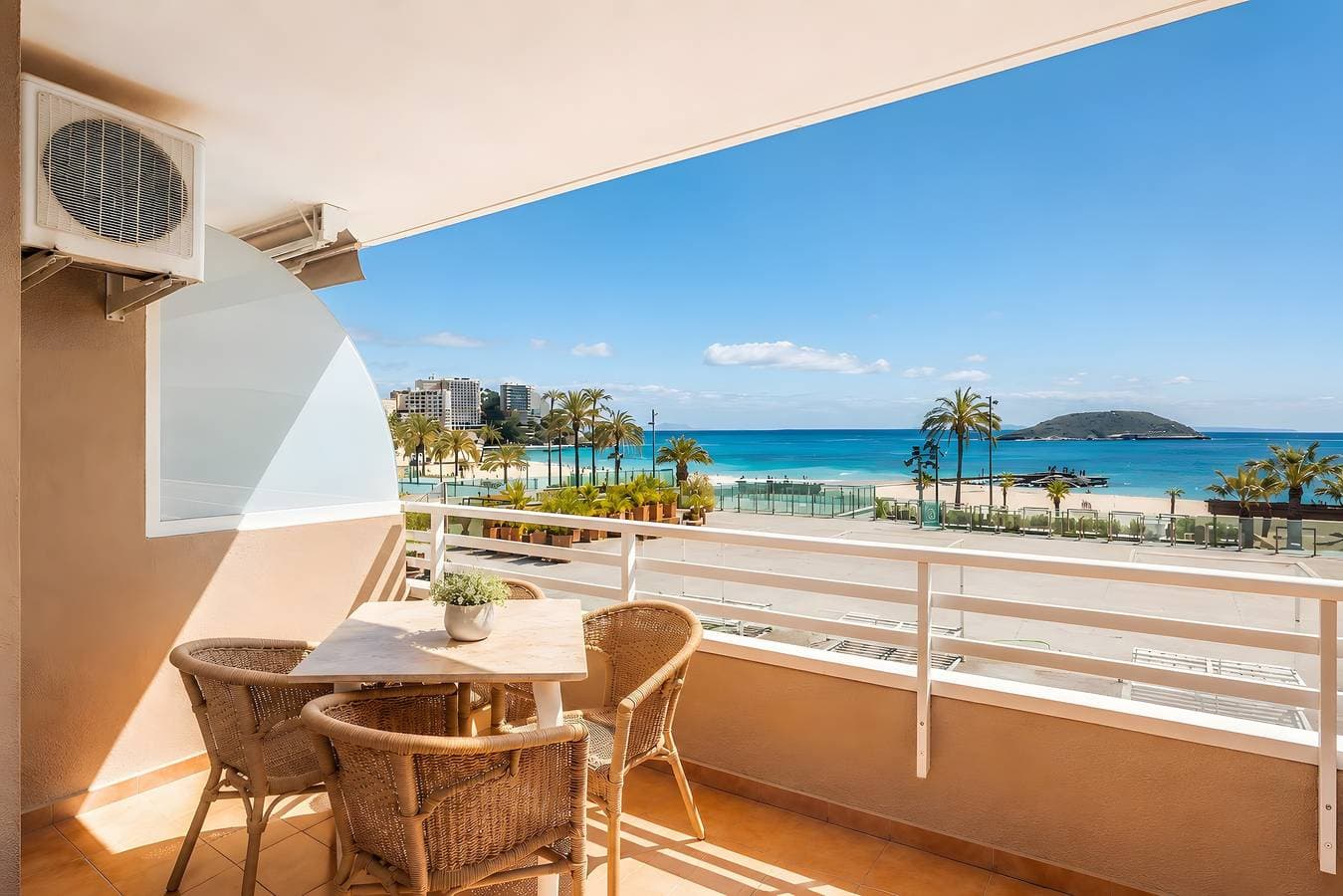 Foto 9 von 32: Sol Wave House mit Meerblick, WLAN und Klimaanlage