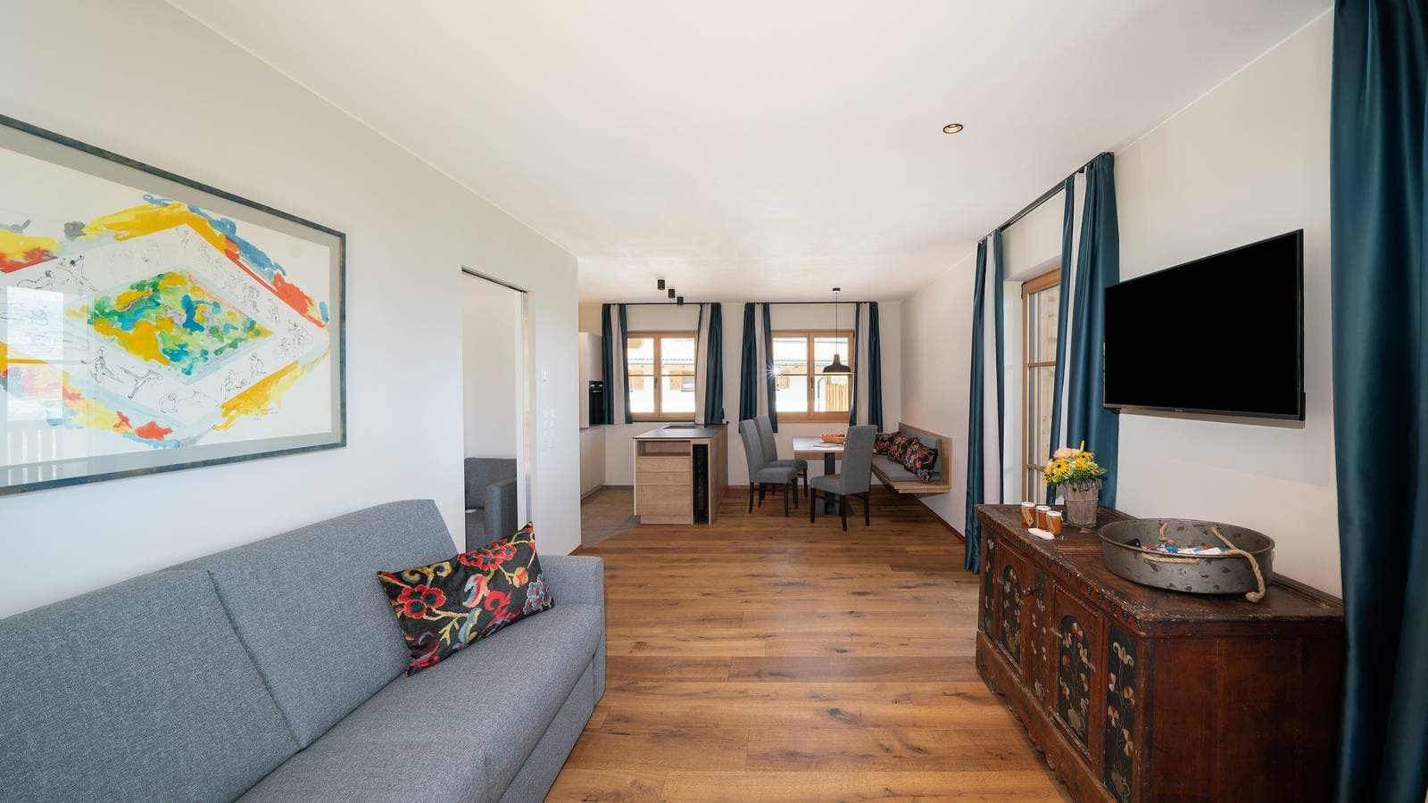 Foto 7 von 30: Ferienwohnung "Schlosshof Himml" mit Bergblick, privater Terrasse und WLAN