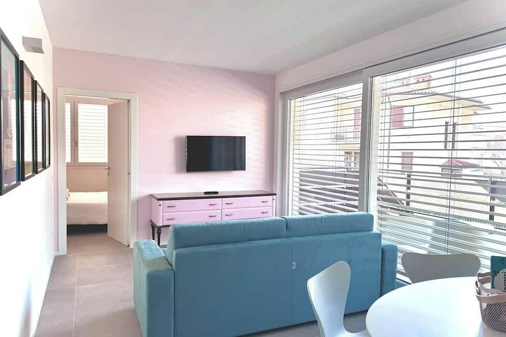 Pantone Sarnico Color Suites -Garage-Self check-in-Close to the lake and downtown 1