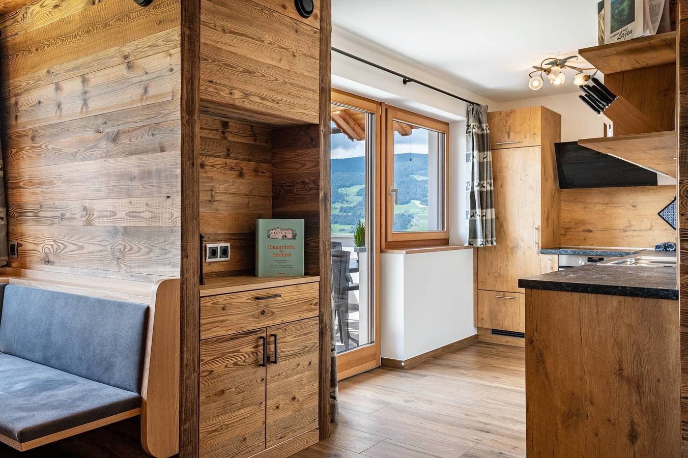 Foto 4 von 30: Ferienwohnung 'Rodererhof Lajen Apt Raschötz' mit Bergblick, Balkon und WLAN