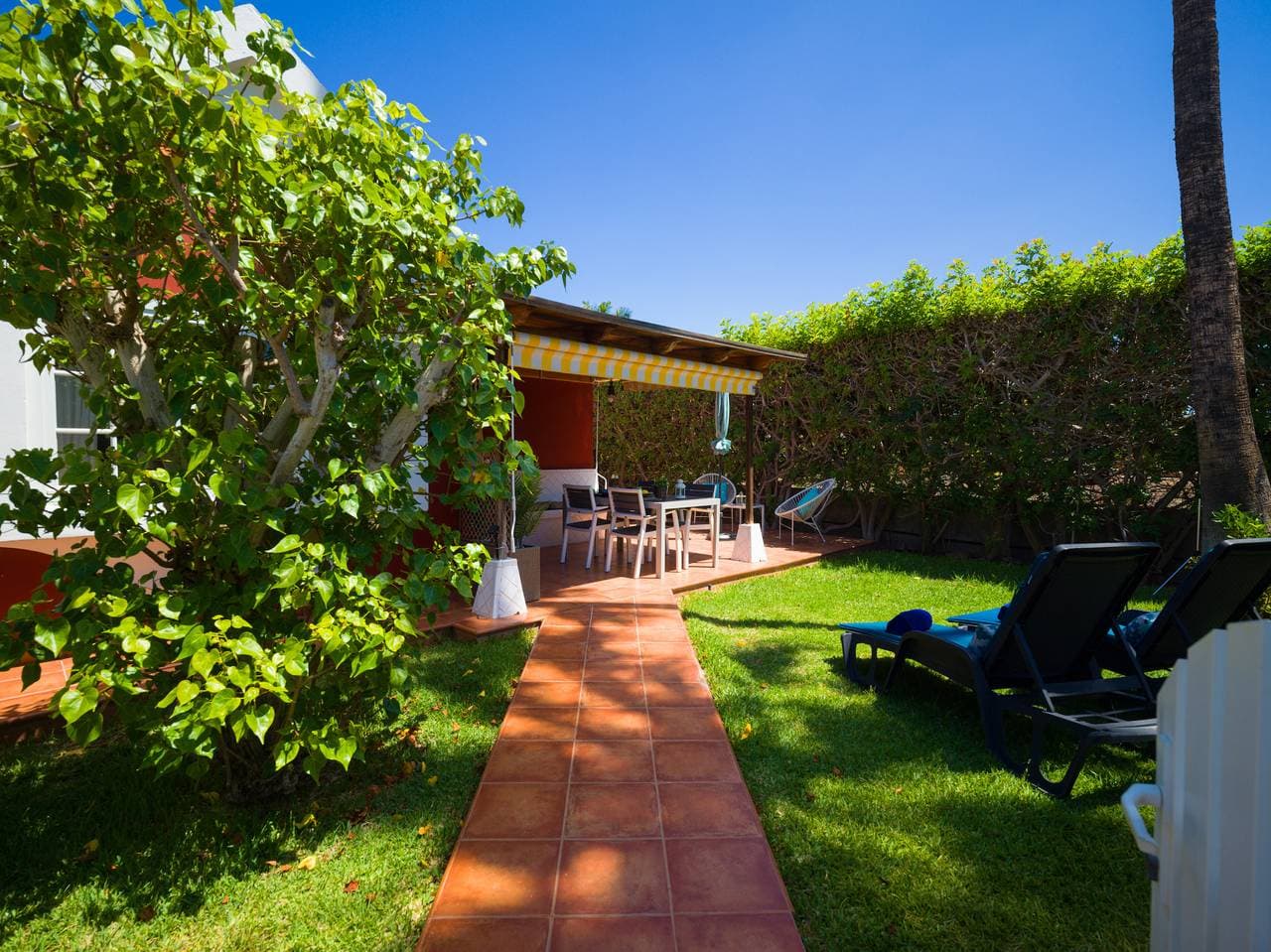 Foto 12 von 37: Sonnenschutz mit privater Terrasse