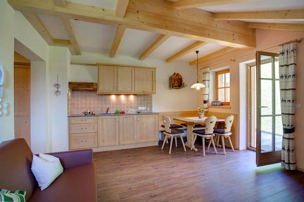 Foto 2 von 18: Two-Bedroom Apartment with Mountain View
