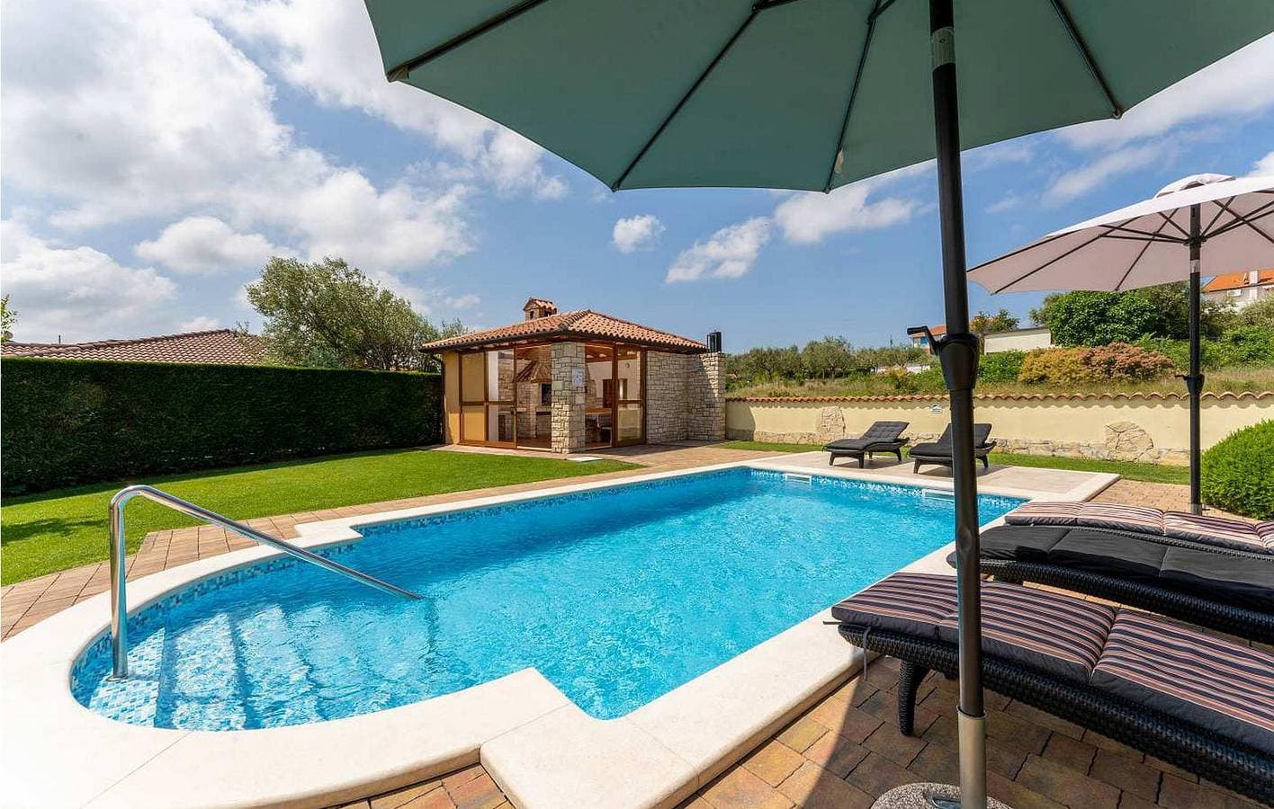 Foto 6 von 49: Stilvolle 1-Zimmer-Wohnung mit Pool und Terrasse, 1,5 km vom Stadtzentrum entfernt