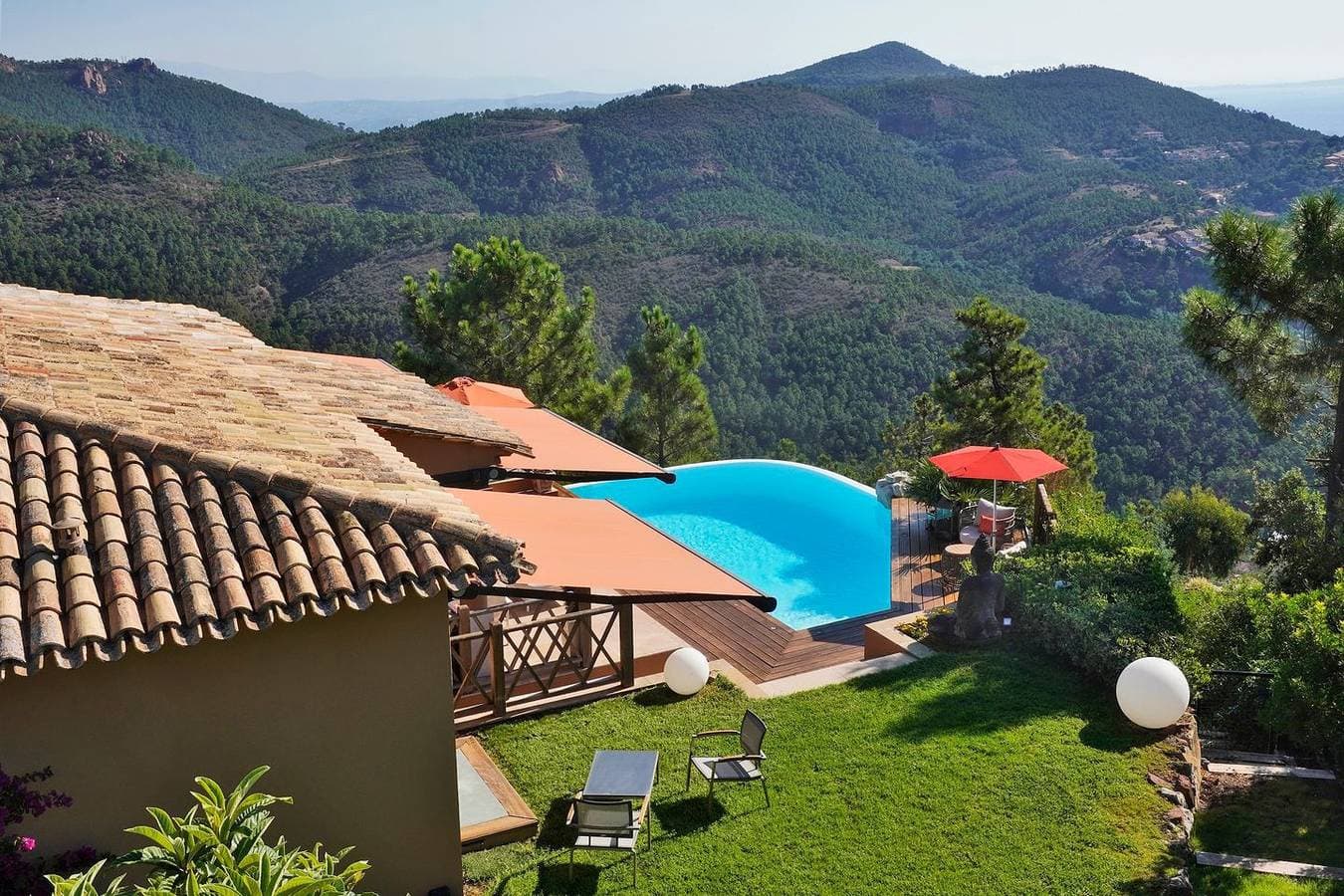 Côte d’Azur pur: Exklusive Villa mit Pool und einem Meerblick zum Träumen 1
