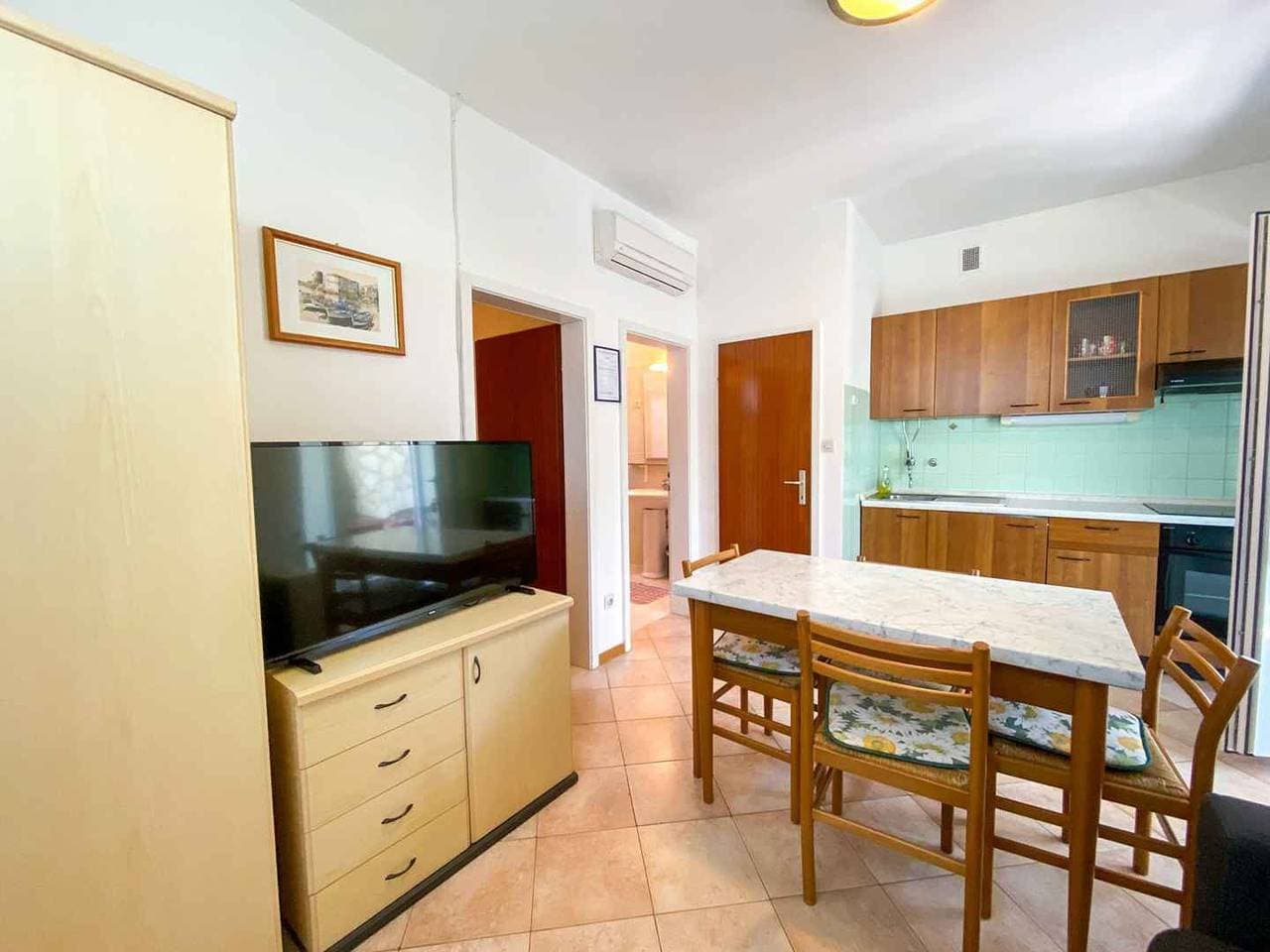 Foto 7 von 27: Ferienwohnung mit Terrasse und Klimaanlage