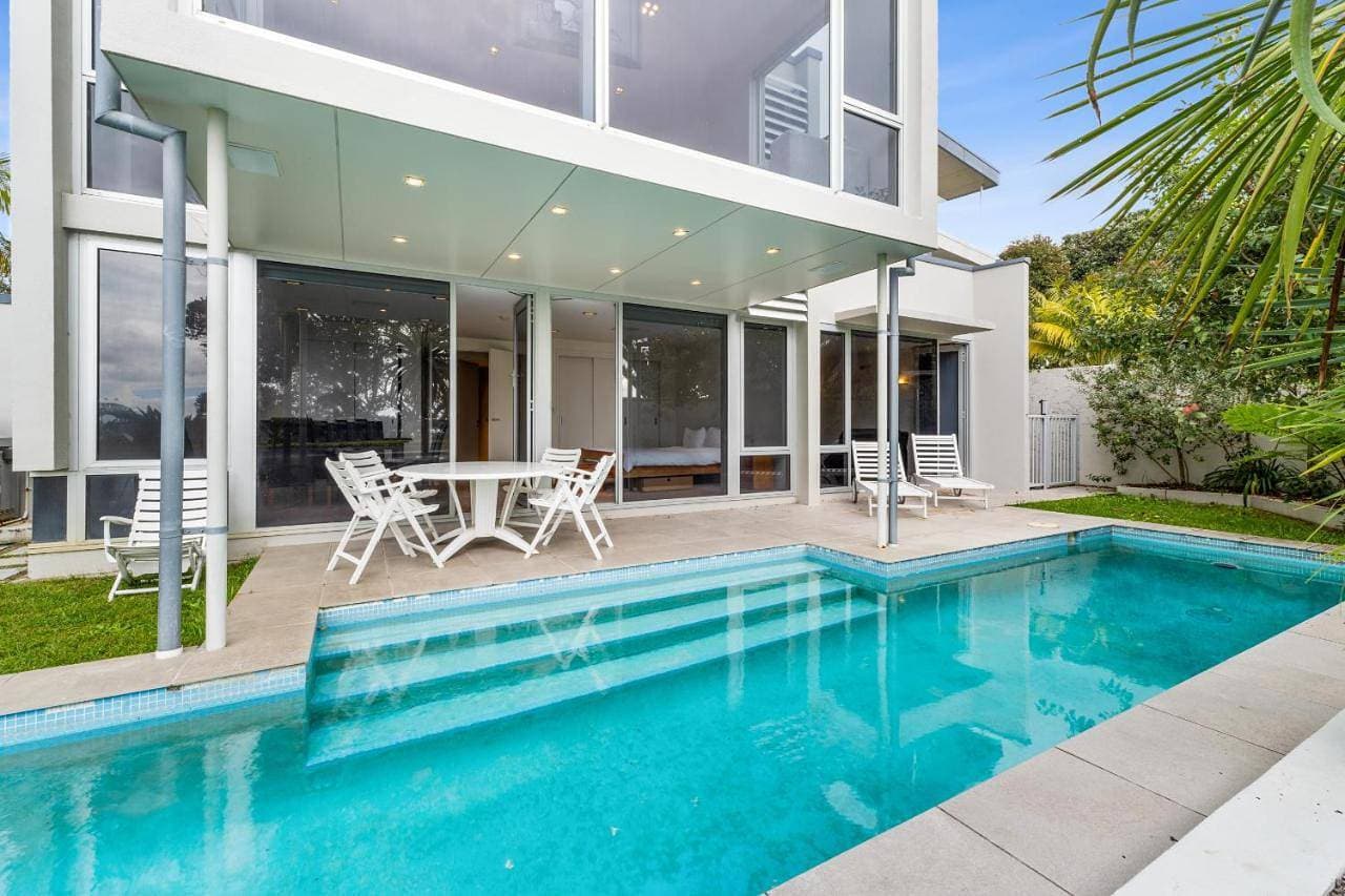 Sentinel Beach House - Auckland Holiday Retreat 1