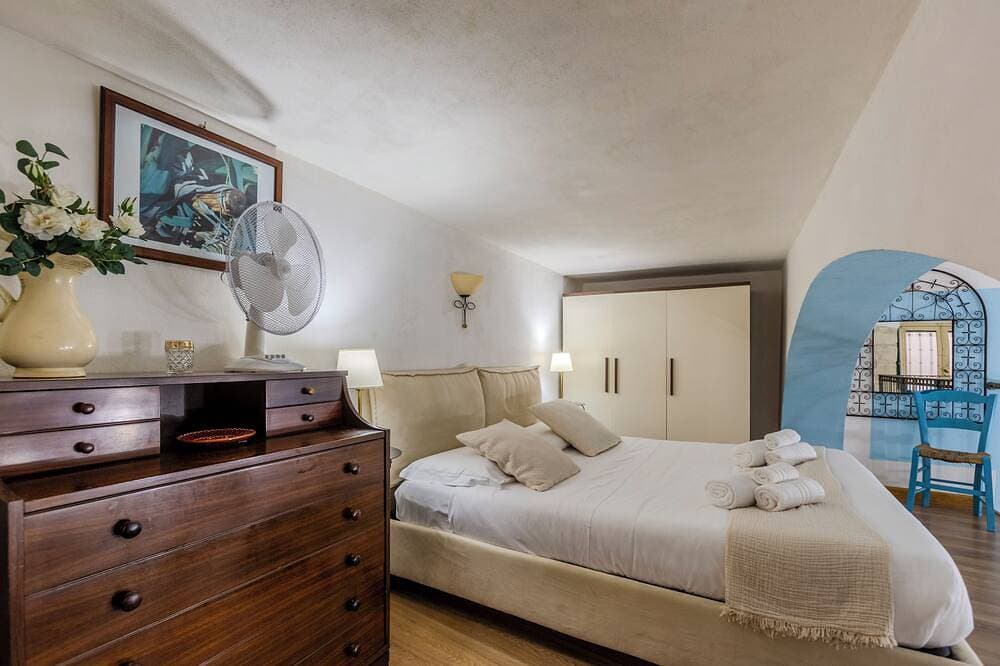 Foto 5 von 19: Castle Hill Loft – Heart of Cagliari Old Town