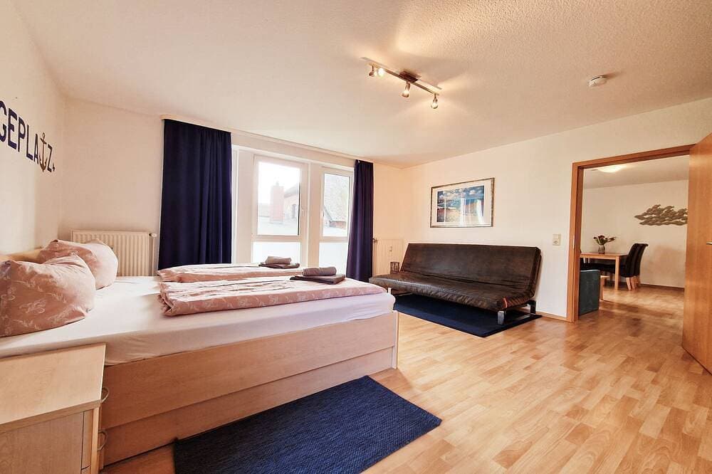 Foto 3 von 15: Höftresidenz - Kajüte 11: 59m², 2-Raum, 4 Pers., Terrasse, WLAN, Hund