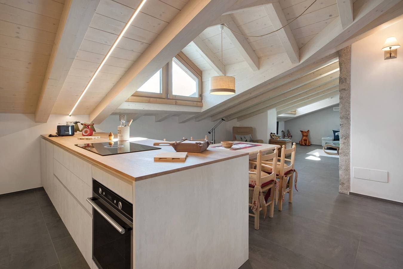 Foto 8 von 37: Ferienwohnung 'Scoiattolo' mit Bergblick, Gemeinschaftsgarten und Wi-Fi
