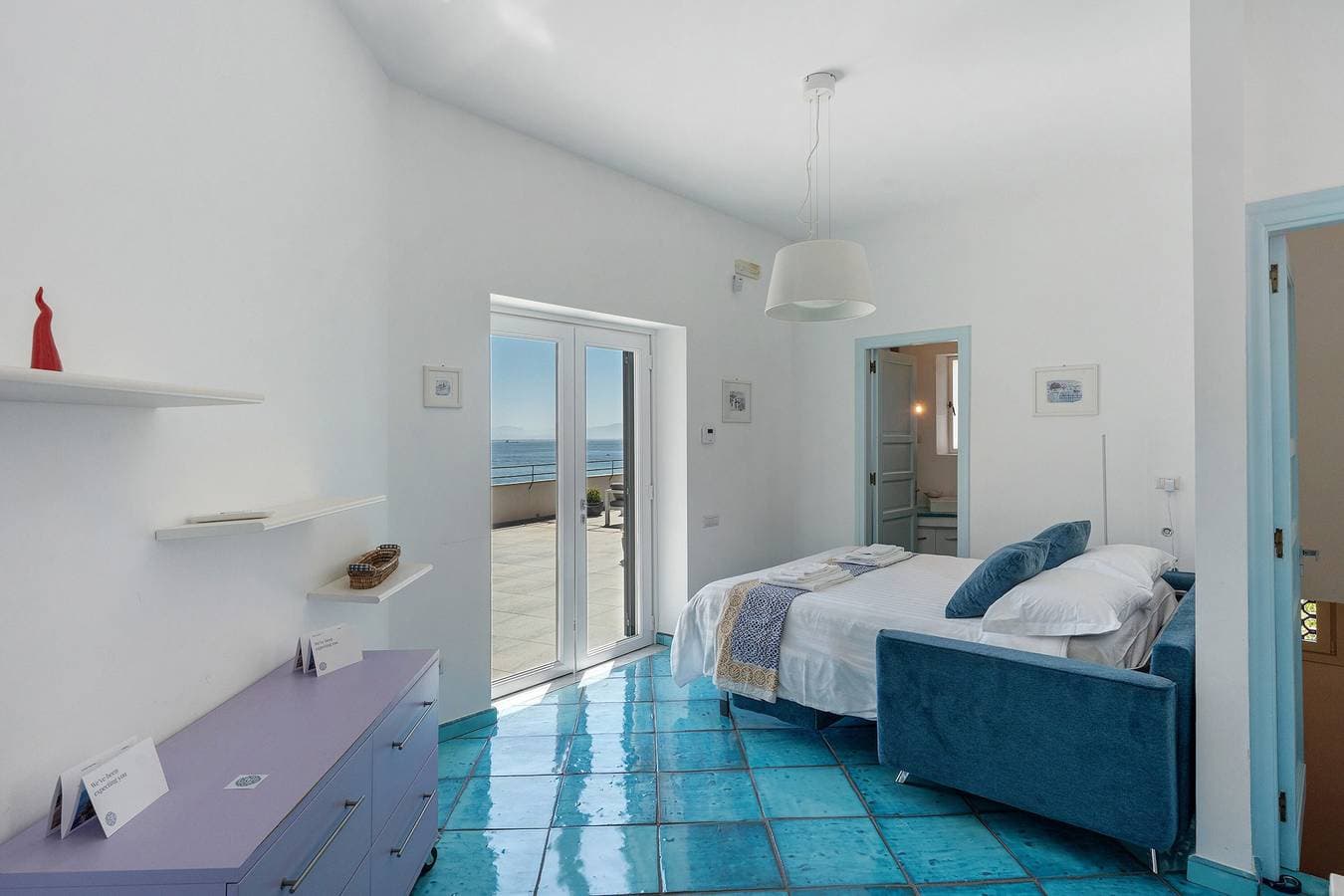 Foto 12 von 40: Villa 'Luxury A Strapiombo Sul Mare' mit Meerblick, Wi-Fi und Klimaanlage