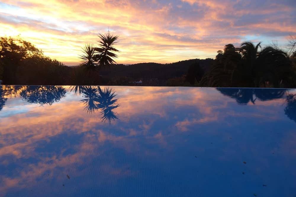 Design-Villa in der Nähe von Cannes. Panoramablick auf das Meer .. sehr ruhig 1