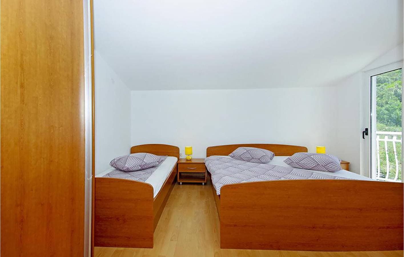 Foto 8 von 24: Apartment am Meer mit Terrasse, Parkplatz und Küche in Necujam