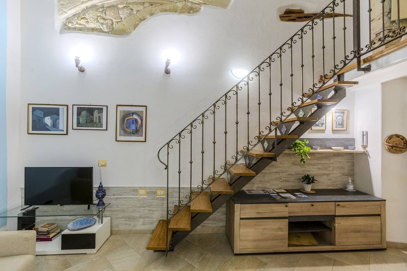 Foto 5 von 19: Castle Hill Loft – Heart of Cagliari Old Town