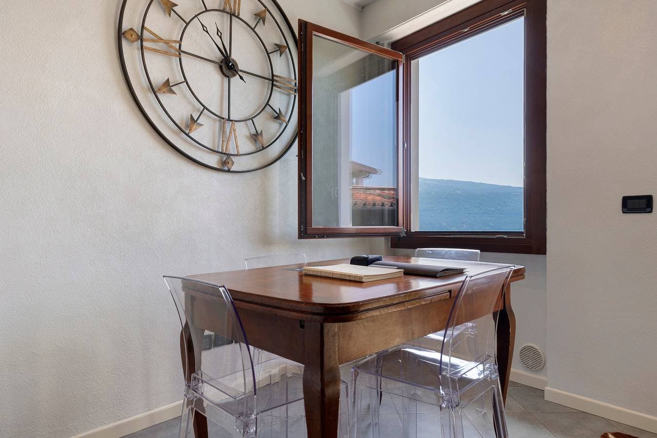 Foto 6 von 29: Ferienwohnung 'Il Campanile' mit Seeblick, WLAN und Klimaanlage