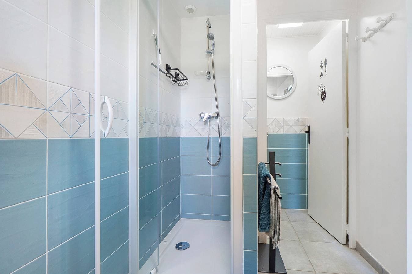 Foto 12 von 32: Bed & Breakfast 'Chambre Chataignier mit Pool', Bergblick, Gemeinschaftspool, WLAN