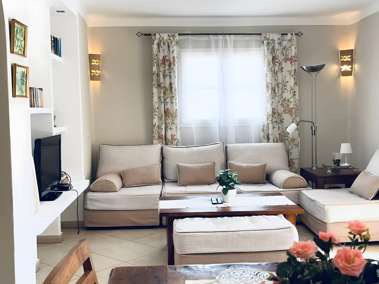 Foto 10 von 41: Gepflegtes Feriendomizil mit Pool, Terrasse, Garten, WLAN & Klimaanlage, Parkplatz vorm Haus