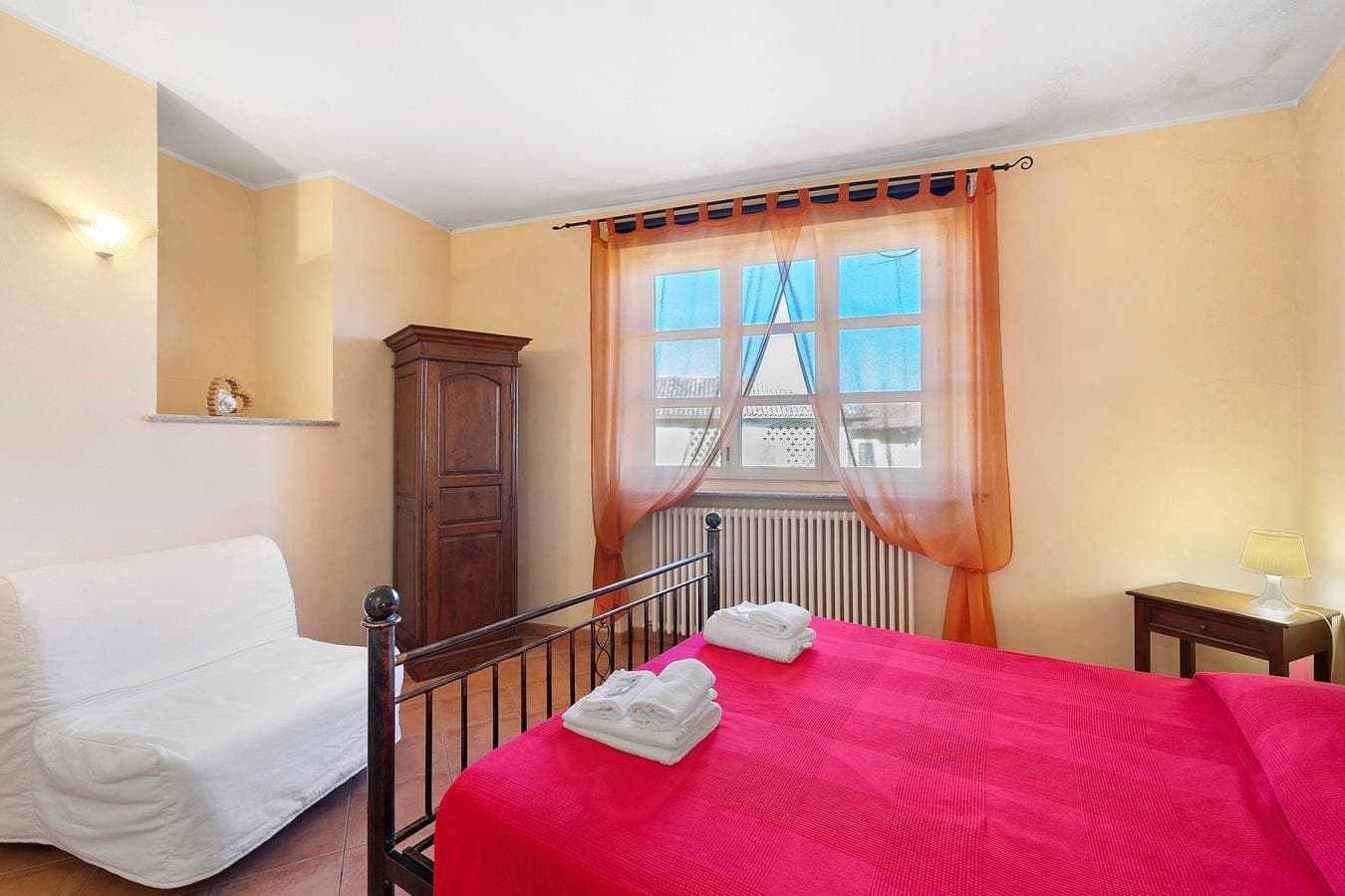 Foto 8 von 39: Zimmer 'Lepre' mit Bergblick, Gemeinschaftspool und WLAN