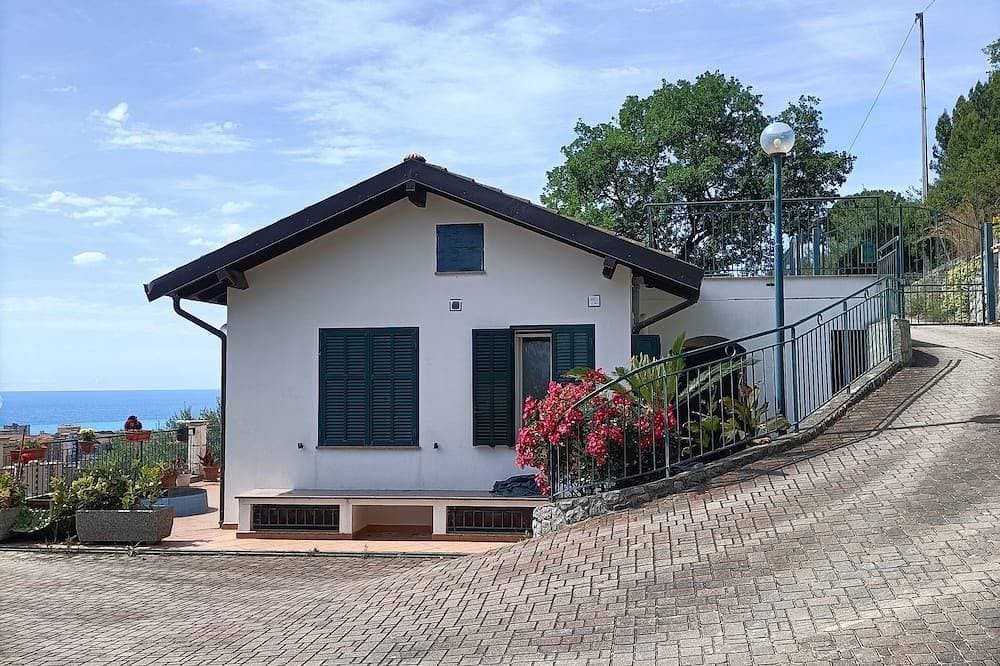 \"Casa Roque\" Detached House with Ocean View + Parking Included 1