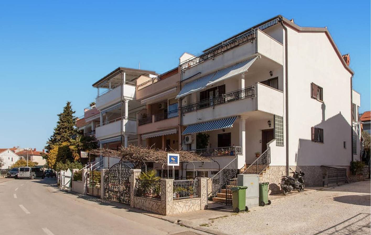 Gemütliche Ferienwohnung mit WLAN, Klimaanlage und Terrasse, 1,5 km vom Strand entfernt 1