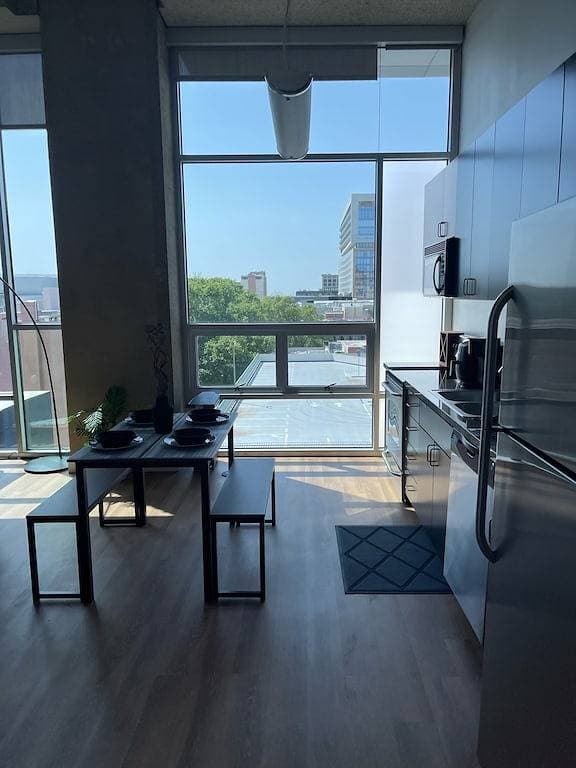 Foto 5 von 24: Modern Industrial loft in Downtown Sacramento