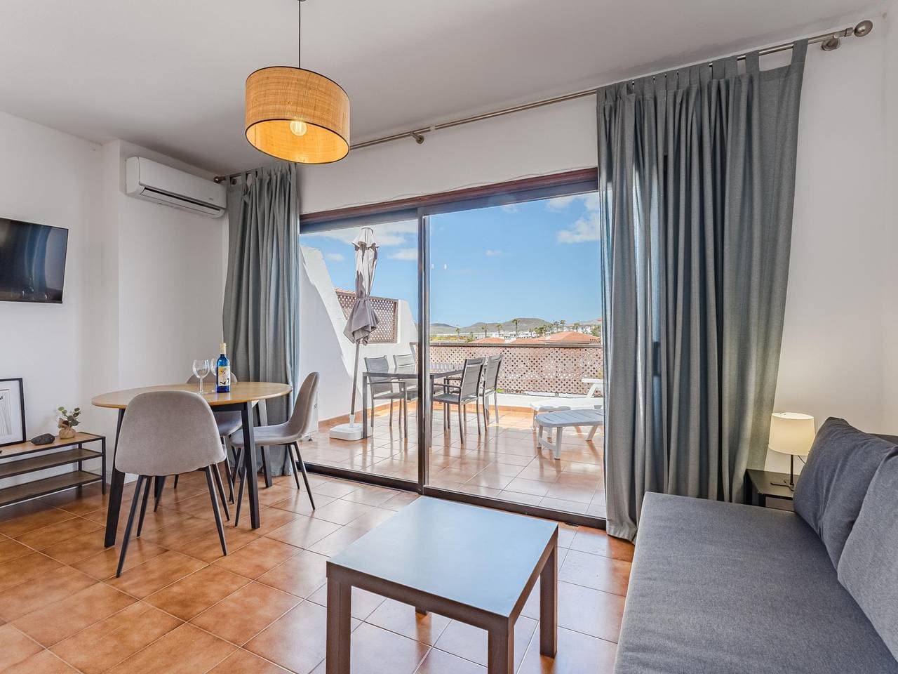 Foto 5 von 21: Appartement am Strand mit Pool, Balkon & WiFi