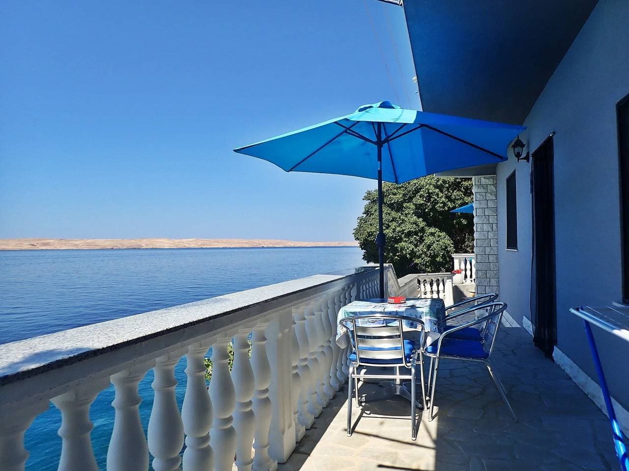 Apartments Lilly by the sea 1
