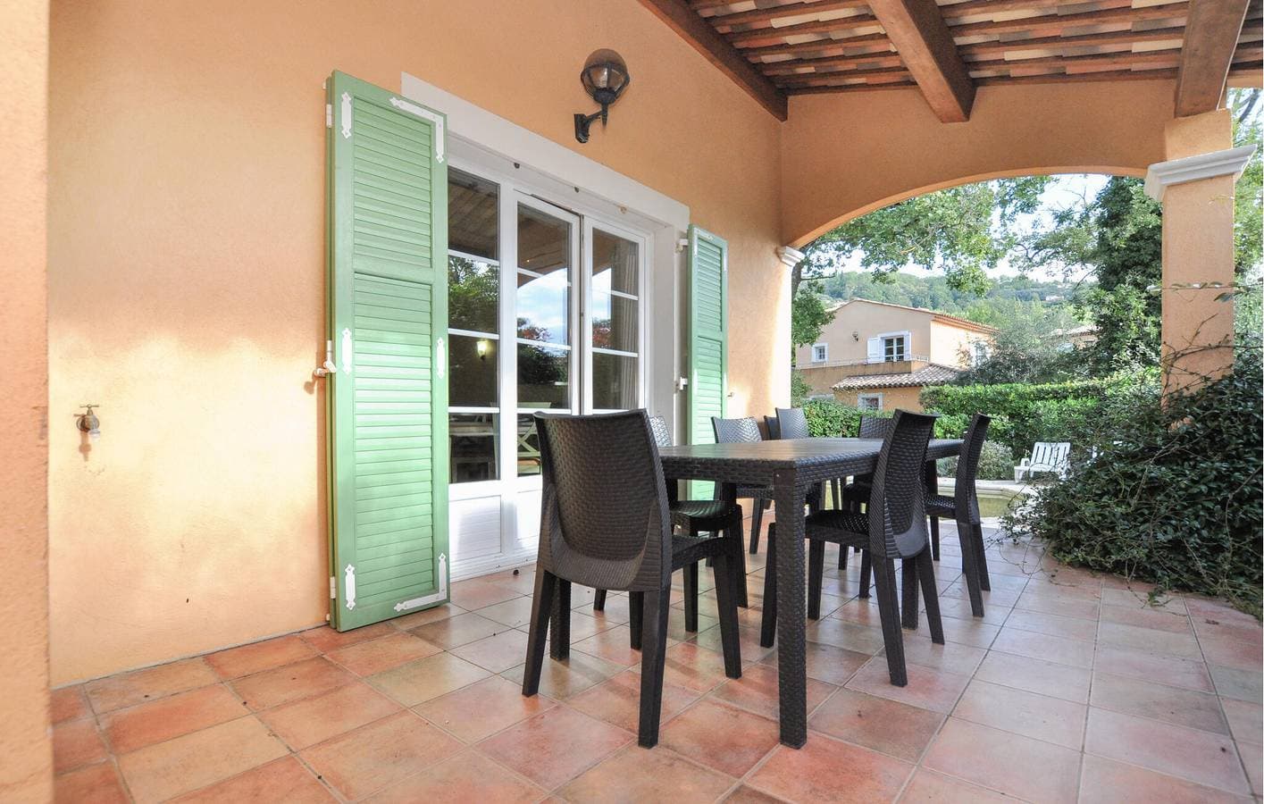 Foto 4 von 32: Callian Poolside Apartment mit AC & Parkplatz