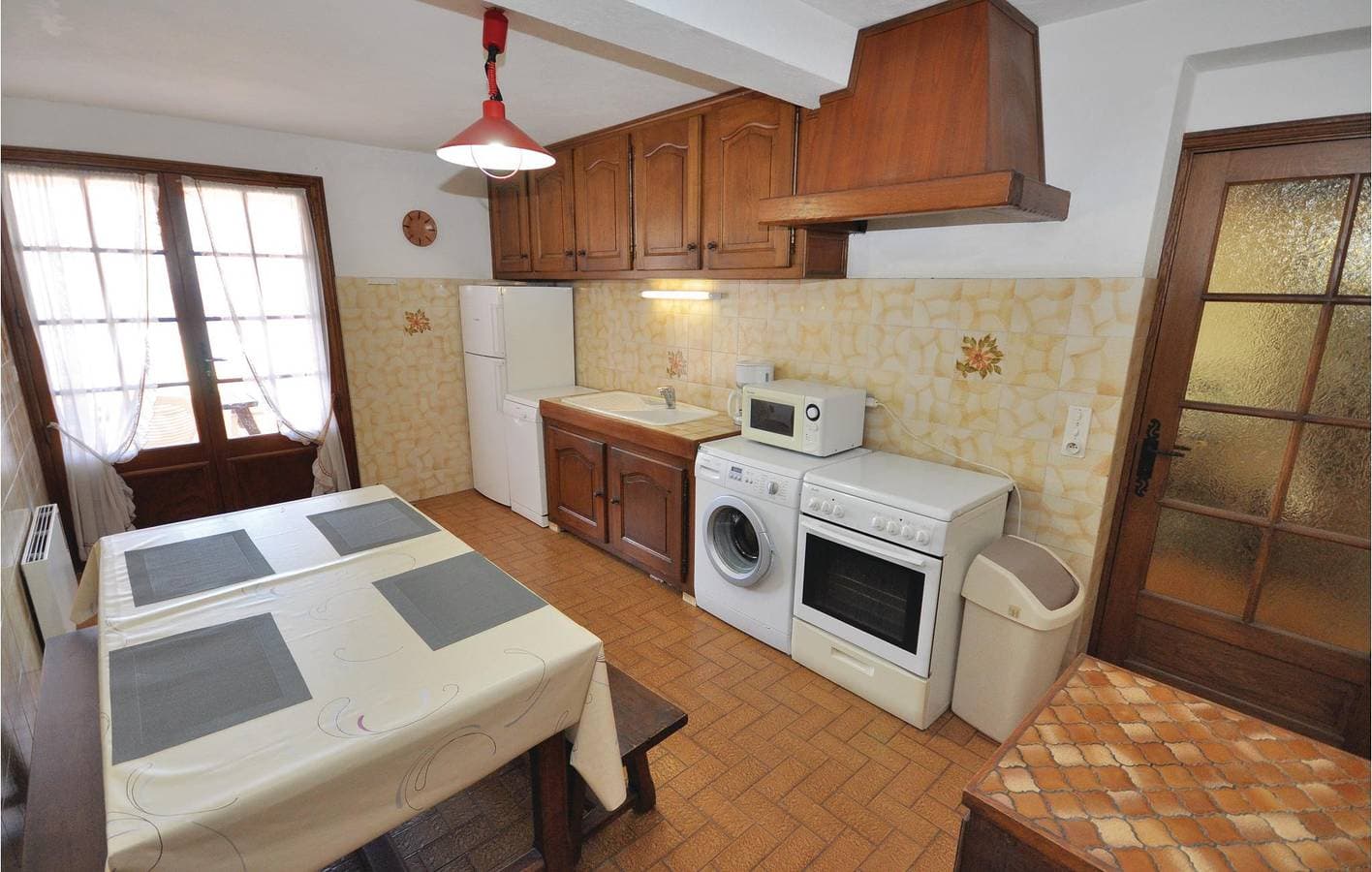 Foto 5 von 21: 1km zum Strand von Anthéor: Pool, Terrasse, Parkplatz, WiFi