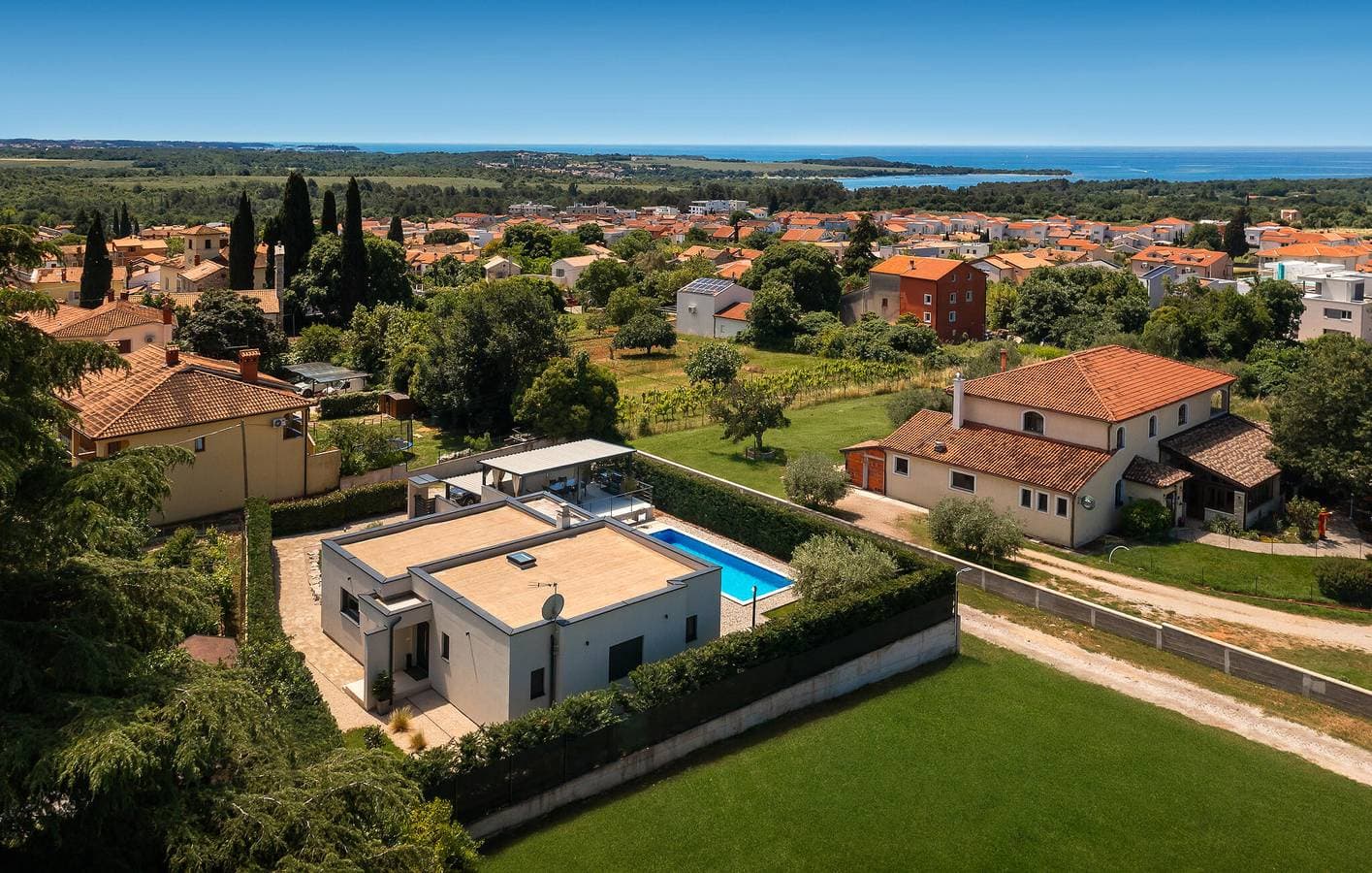 Foto 3 von 35: Gemütliche Ferienwohnung mit Pool, WLAN und Parkplatz in der Nähe des Stadtzentrums und von Captain Morgan