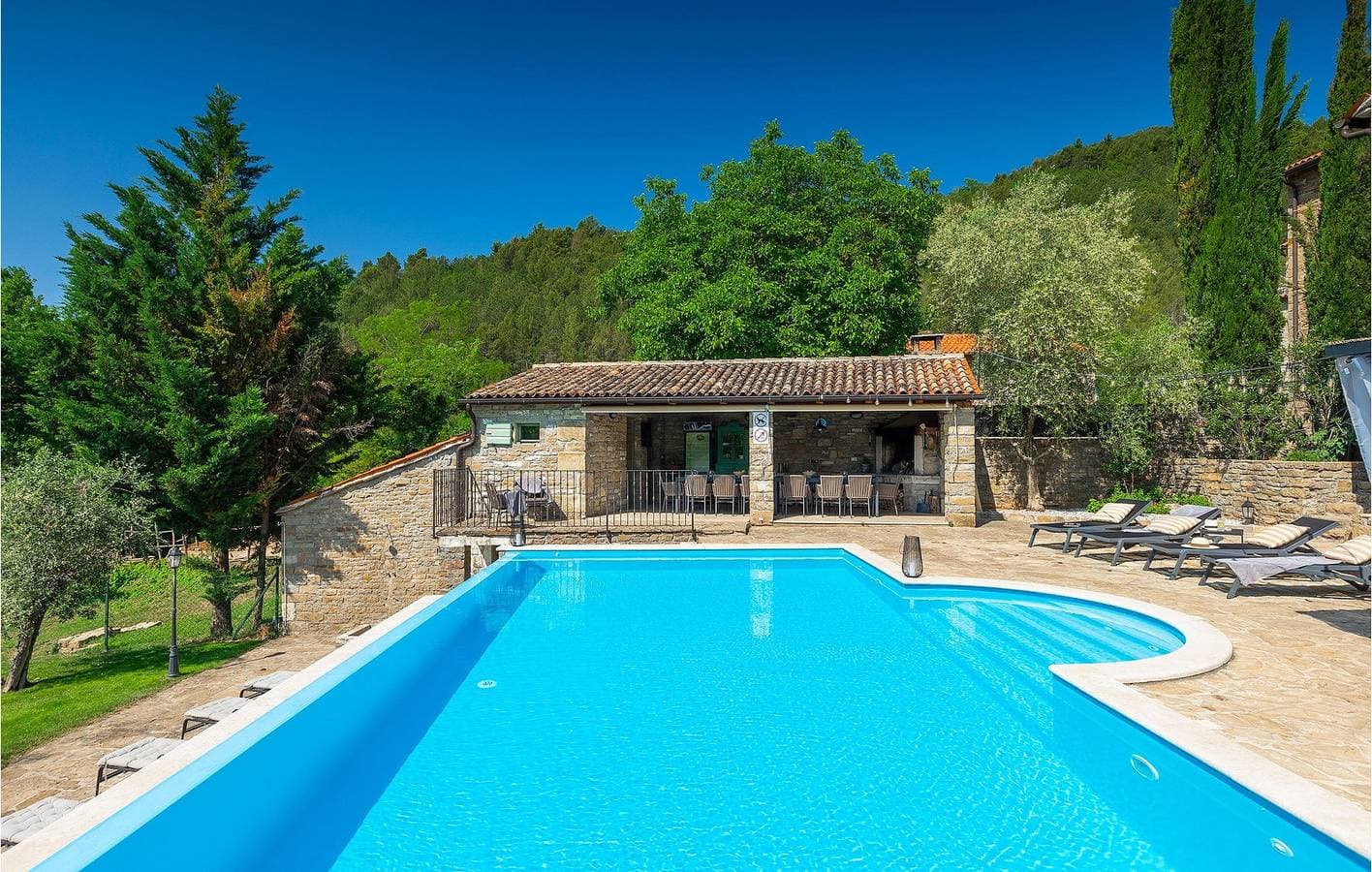 Foto 10 von 59: Gemütliche 1-Zimmer-Wohnung mit Pool, WLAN und Parkplatz in der Nähe von Oprtalj