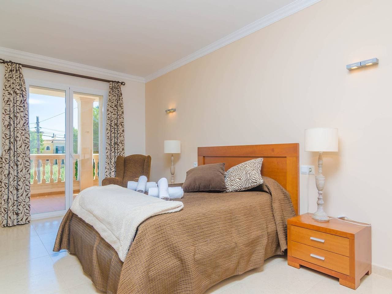 Foto 5 von 44: Villa für 8 Personen mit Terrasse