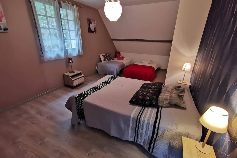 Bed & Breakfast 'Chambre Quadruple' mit Gemeinschaftspool, Terrasse & WLAN 1