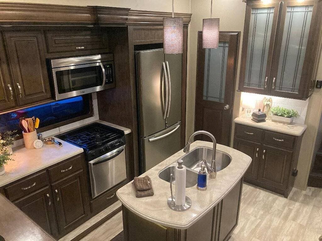 Foto 2 von 34: Glamping in Blue Ridge, Salzwasserpool, Whirlpool, asphaltierter Zugang, perfekte Lage