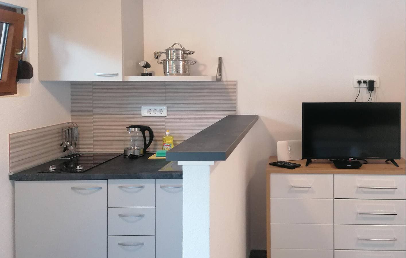 Foto 3 von 19: Gemütliche Ferienwohnung mit Terrasse, Küche, 600 m zum Strand und WLAN