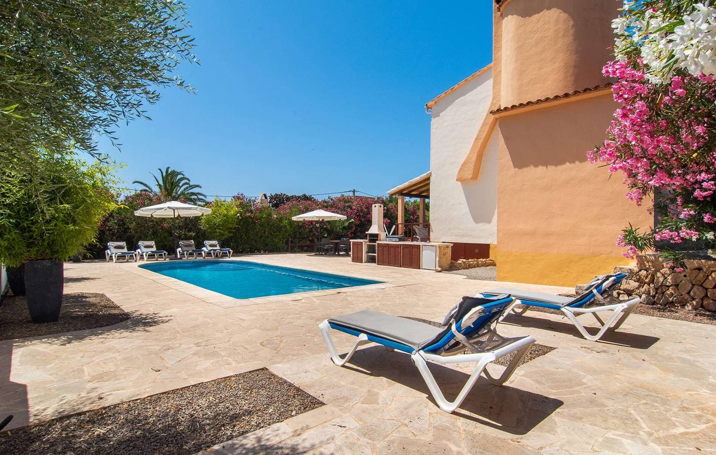 Foto 12 von 37: Meerblick-Apartment mit Pool, Terrasse & AC - Cala Pi 800m
