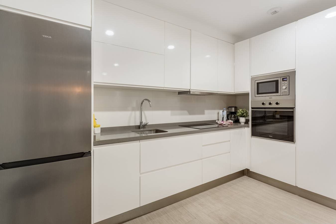 Foto 5 von 33: Ferienwohnung 'Apto Moderno Con Vistas Únicas' mit Meerblick, privater Terrasse und WLAN