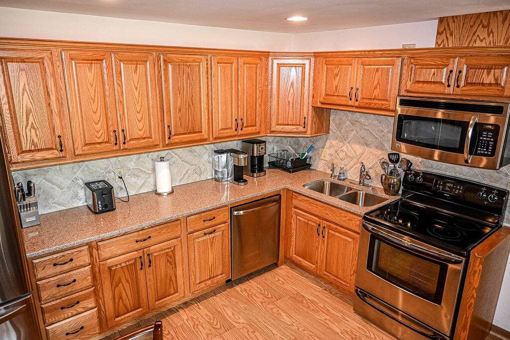 Agate Bay Cottage 2 Bed 2 Bath. Watch the ore boats in comfort. 1