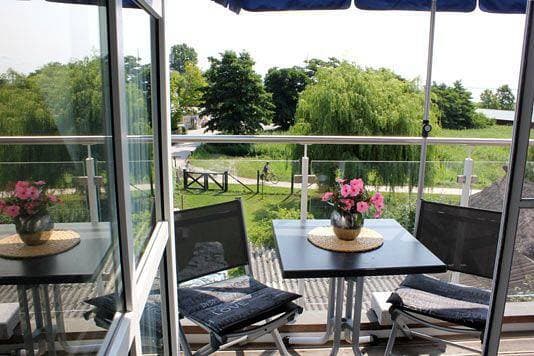 Ferienwohnung mit Boddenblick und 2 Balkonen, direkt am Ahrenshooper Hafen 1