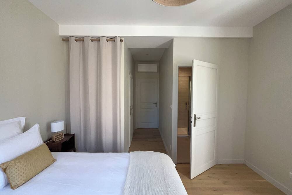 Foto 3 von 25: Comfortable apartment, wine-growing village, opposite the château, near Beaune
