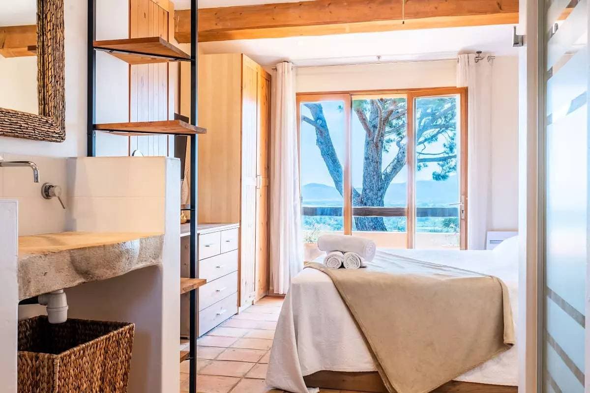 Foto 5 von 49: Villa 5 Schlafzimmer, Sauna, Schwimmbad und Meerblick.