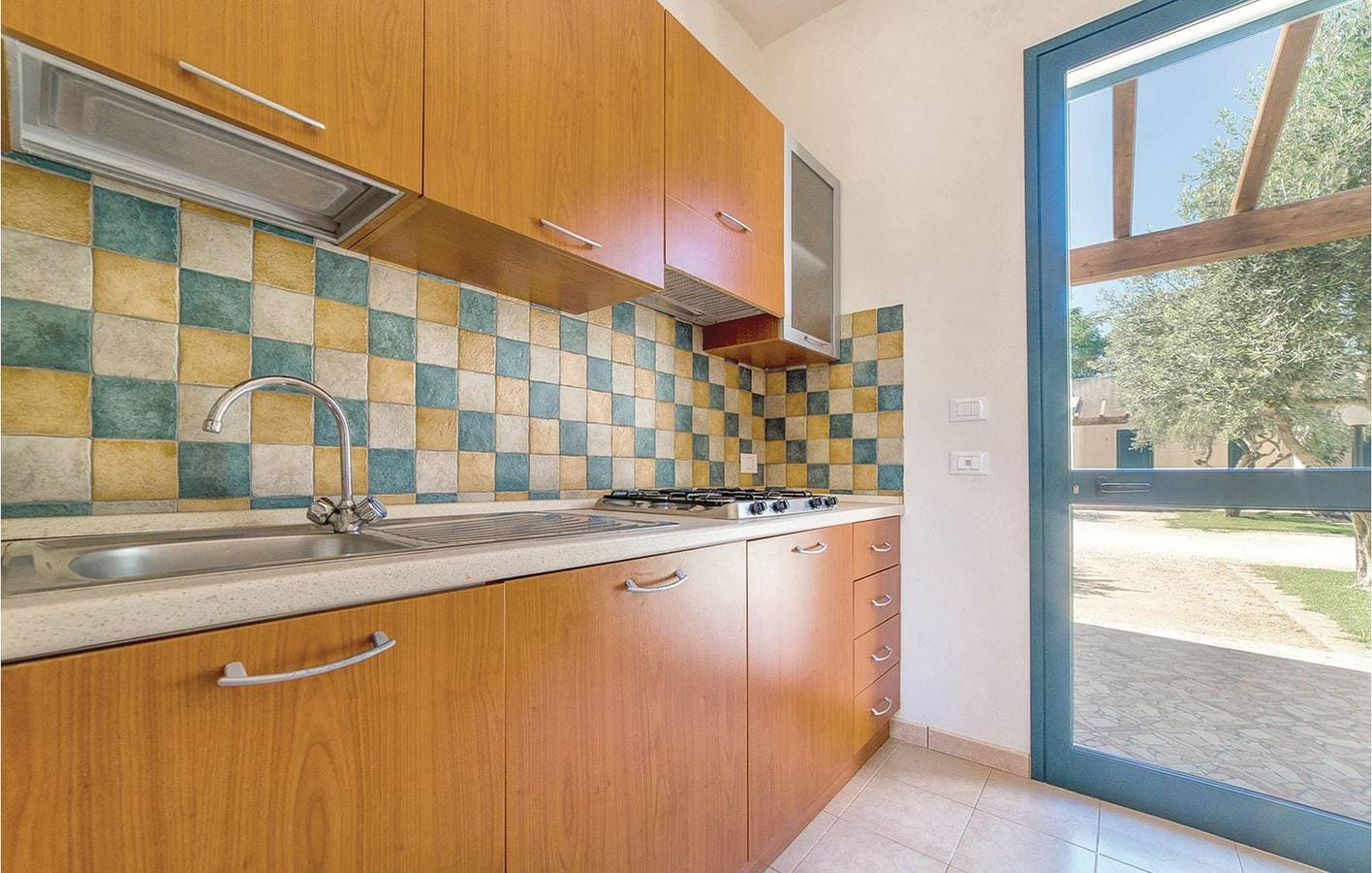 Foto 7 von 14: Rückzugsort am Strand: Pool, AC, Parkplatz, Terrasse